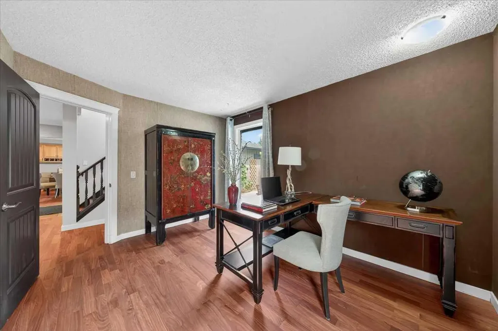 127 Pump Hill Crescent SW Calgary AB T2V 4L9
