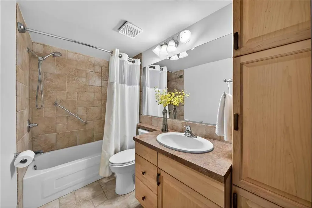 127 Pump Hill Crescent SW Calgary AB T2V 4L9