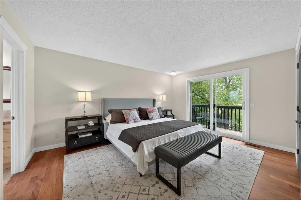127 Pump Hill Crescent SW Calgary AB T2V 4L9