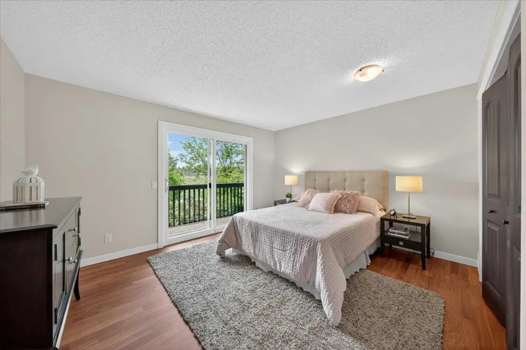 127 Pump Hill Crescent SW Calgary AB T2V 4L9