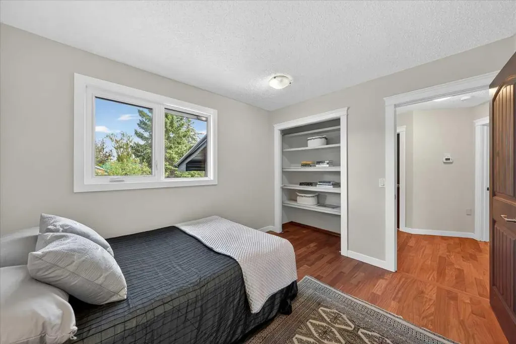 127 Pump Hill Crescent SW Calgary AB T2V 4L9