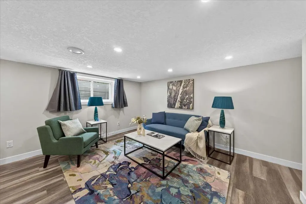 127 Pump Hill Crescent SW Calgary AB T2V 4L9