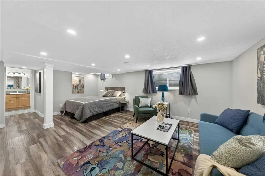 127 Pump Hill Crescent SW Calgary AB T2V 4L9