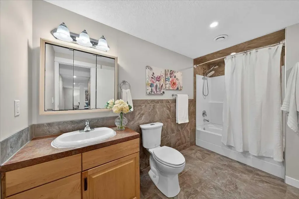 127 Pump Hill Crescent SW Calgary AB T2V 4L9