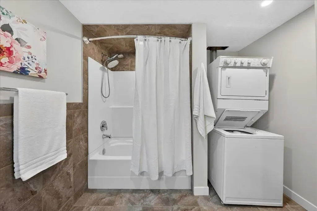 127 Pump Hill Crescent SW Calgary AB T2V 4L9