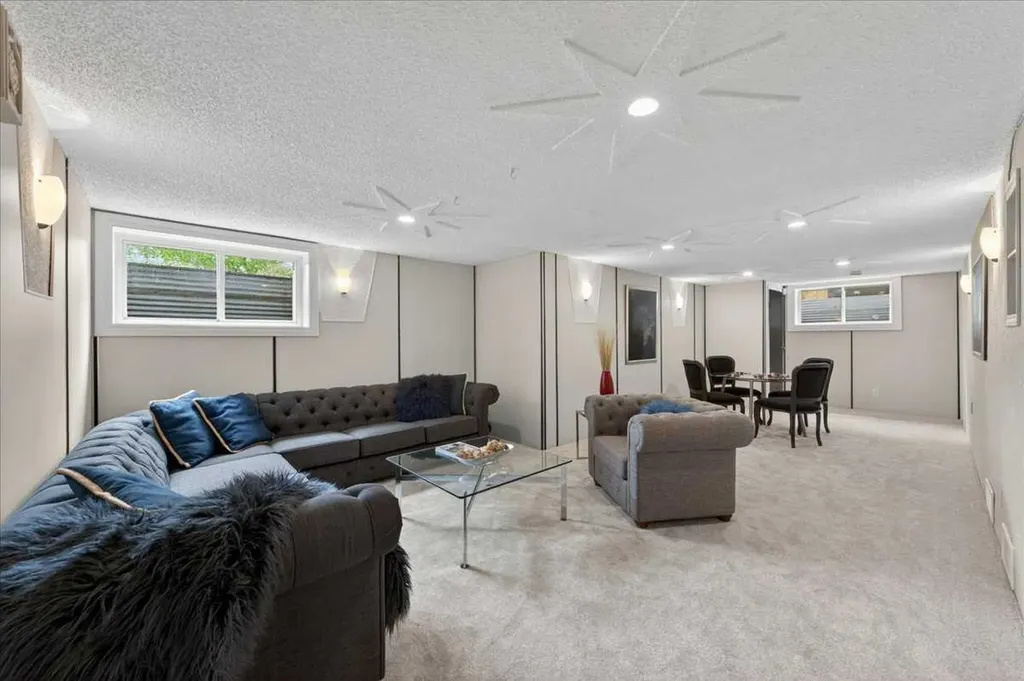 127 Pump Hill Crescent SW Calgary AB T2V 4L9