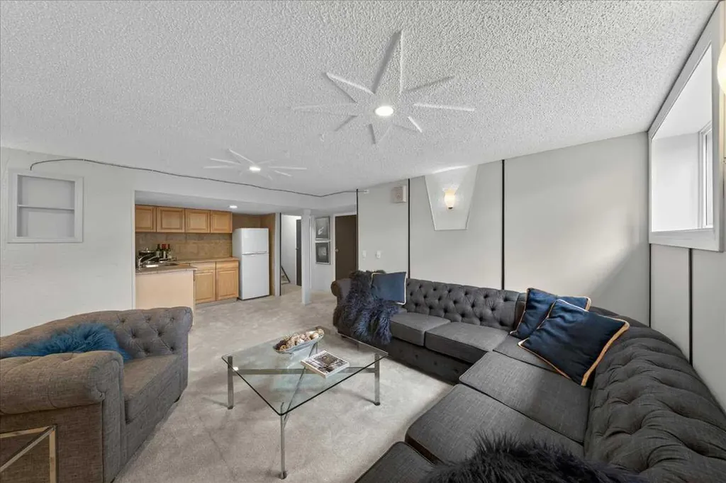 127 Pump Hill Crescent SW Calgary AB T2V 4L9