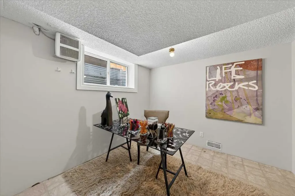 127 Pump Hill Crescent SW Calgary AB T2V 4L9