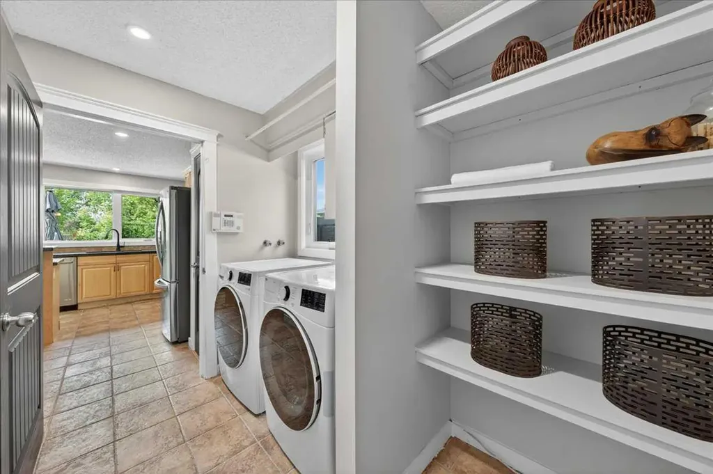 127 Pump Hill Crescent SW Calgary AB T2V 4L9