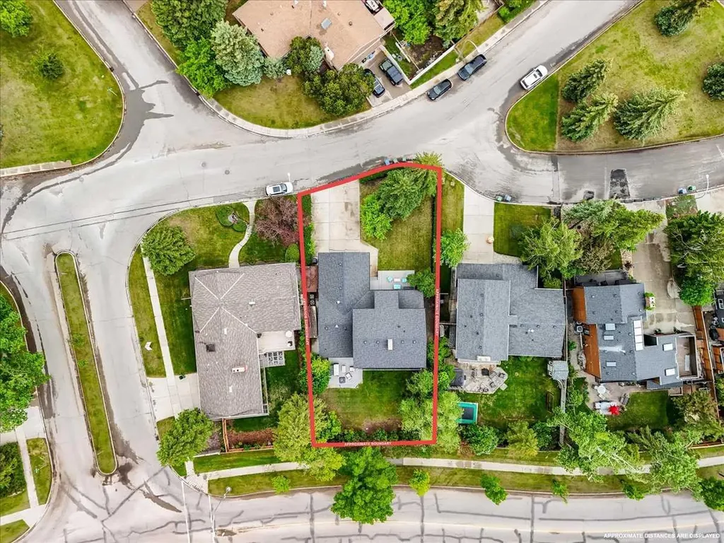 127 Pump Hill Crescent SW Calgary AB T2V 4L9