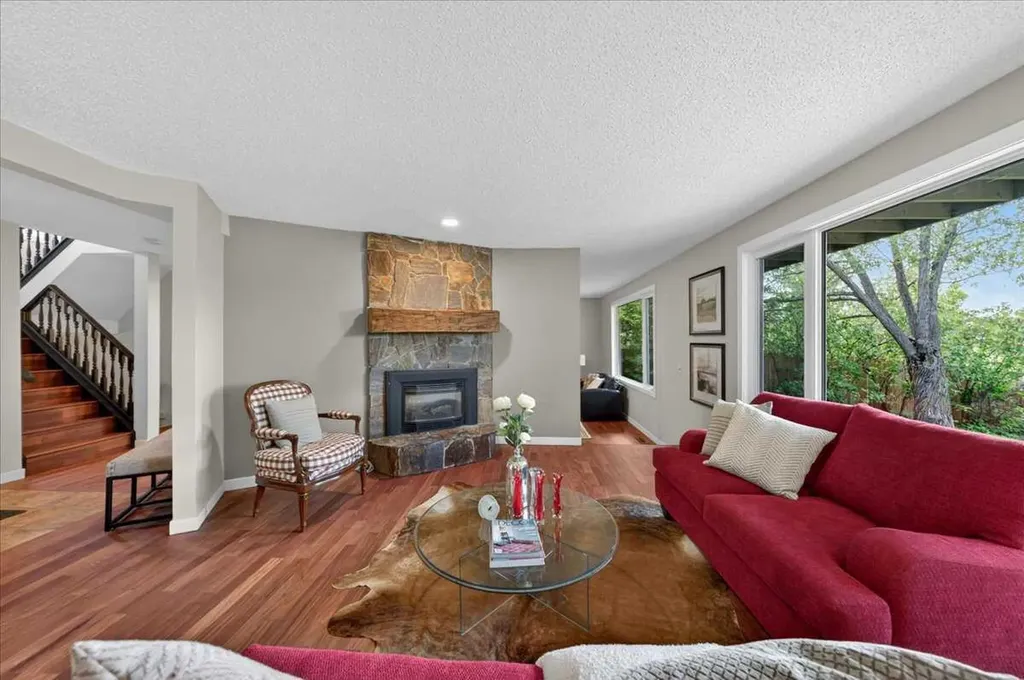 127 Pump Hill Crescent SW Calgary AB T2V 4L9