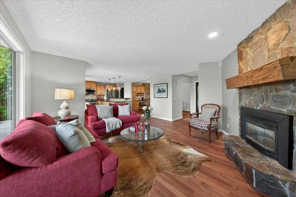 127 Pump Hill Crescent SW Calgary AB T2V 4L9