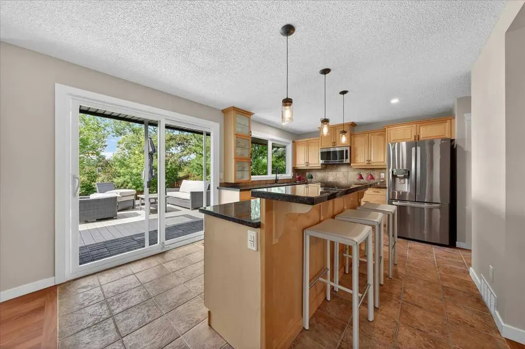 127 Pump Hill Crescent SW Calgary AB T2V 4L9