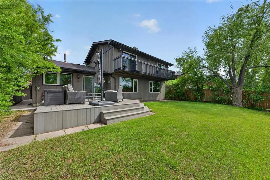 127 Pump Hill Crescent SW Calgary AB T2V 4L9