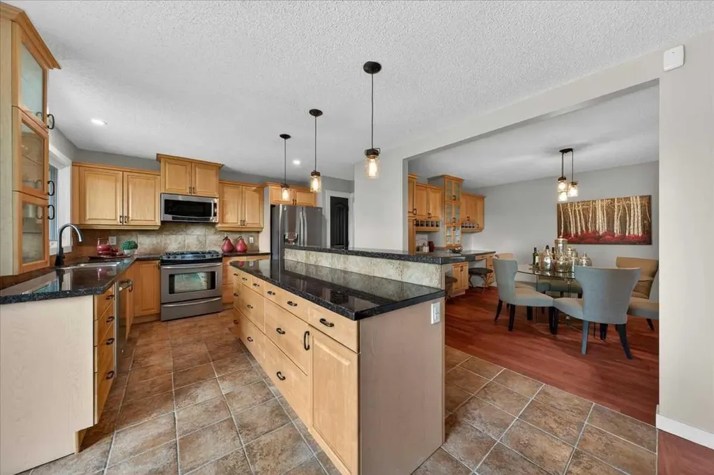 127 Pump Hill Crescent SW Calgary AB T2V 4L9