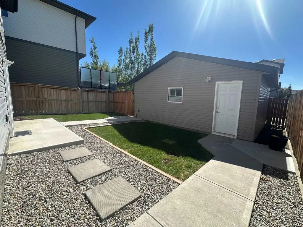 240 Lasalle Terrace W Lethbridge AB T1J5G9