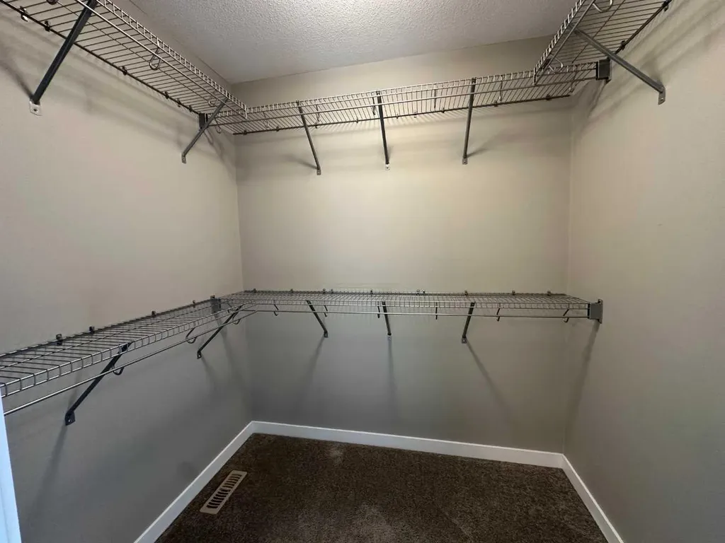 240 Lasalle Terrace W Lethbridge AB T1J5G9