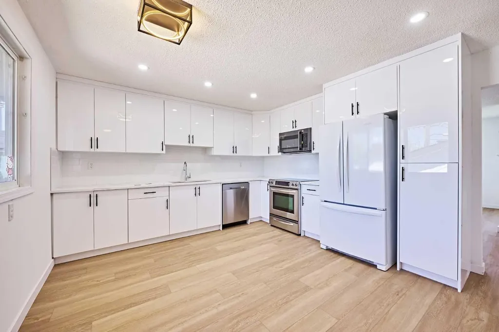 3644 Dover Ridge Drive SE Calgary AB T2B 2B4