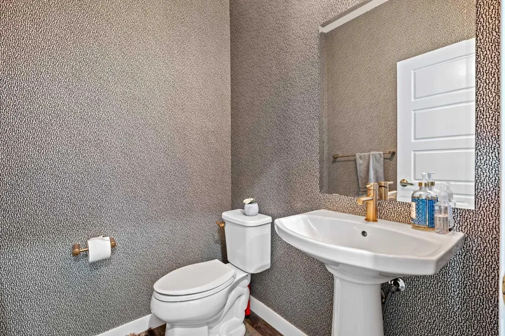 22 Howse Mount NE Calgary AB T3P 1N9