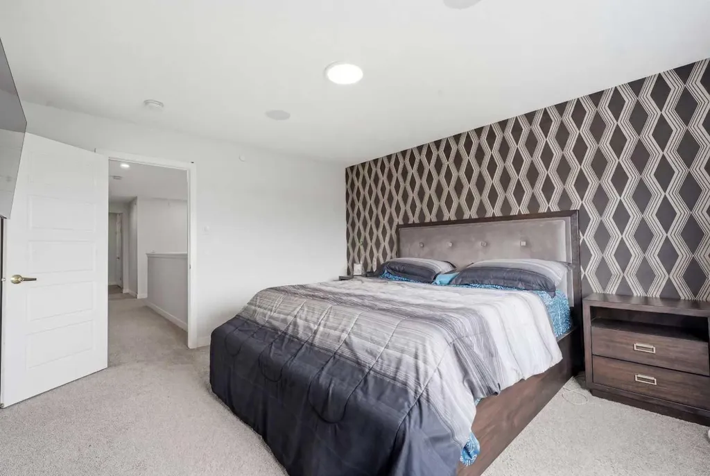 22 Howse Mount NE Calgary AB T3P 1N9