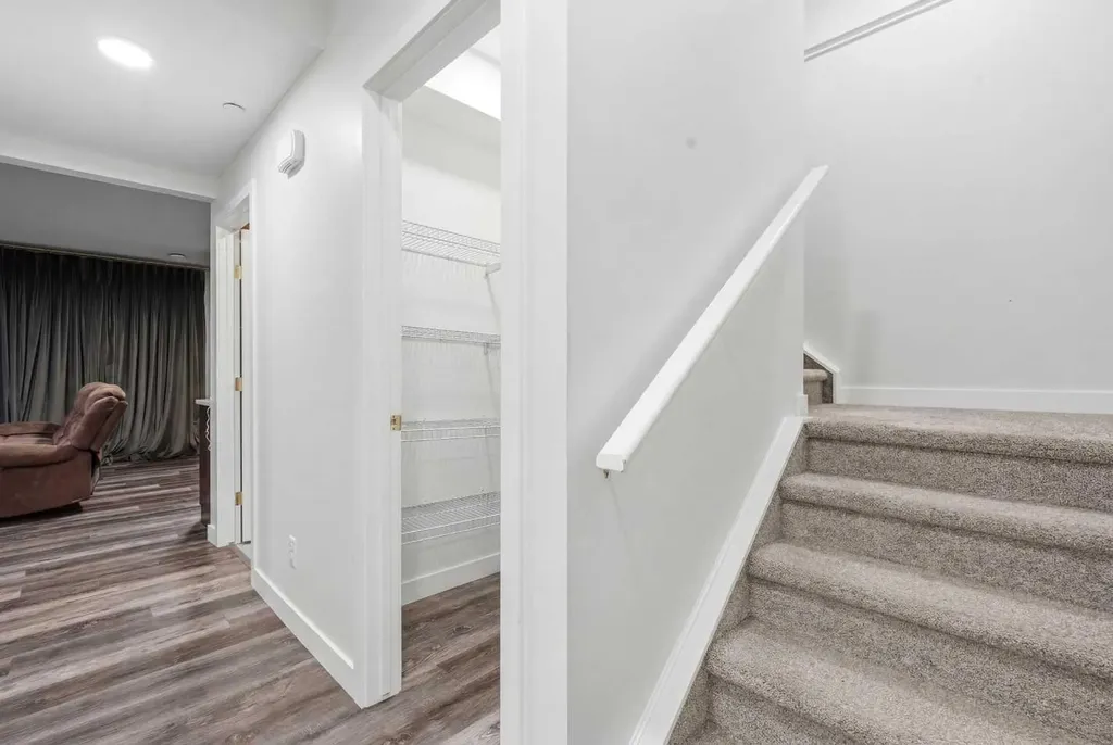 22 Howse Mount NE Calgary AB T3P 1N9