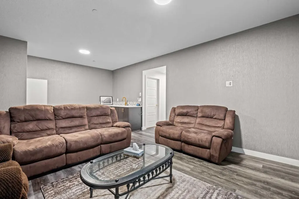 22 Howse Mount NE Calgary AB T3P 1N9