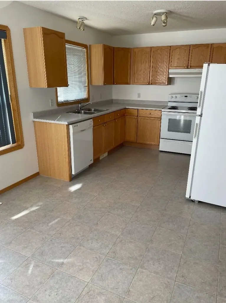 3658 55 Avenue Whitecourt AB T7S 1T1