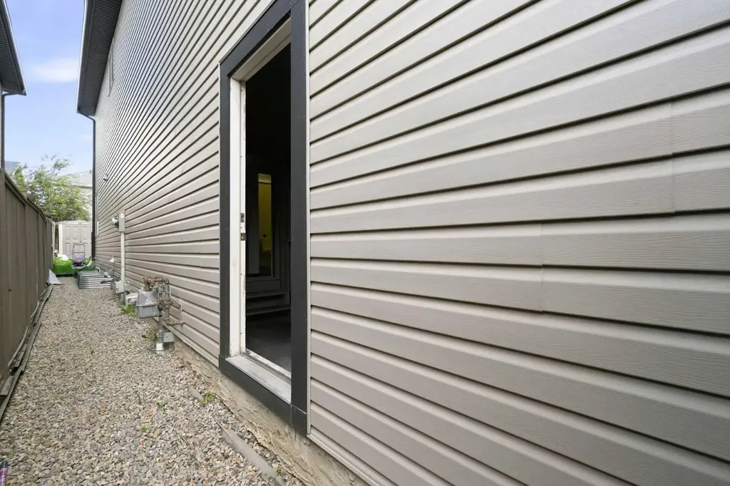 509 New Brighton Drive SE Calgary AB T2Z0N9