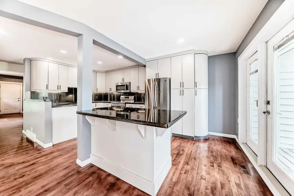 572 Point Mckay Grove NW Calgary AB t3b5c5