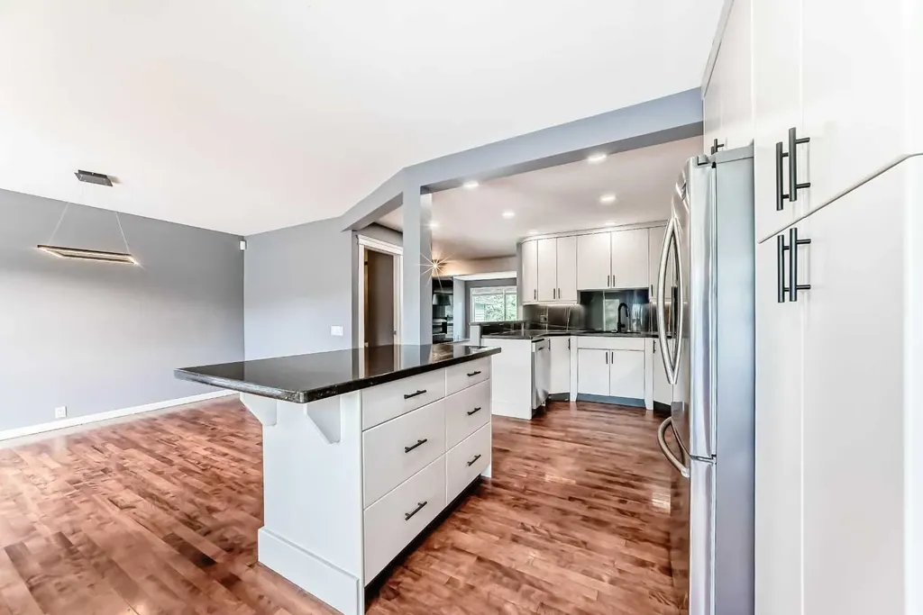 572 Point Mckay Grove NW Calgary AB t3b5c5
