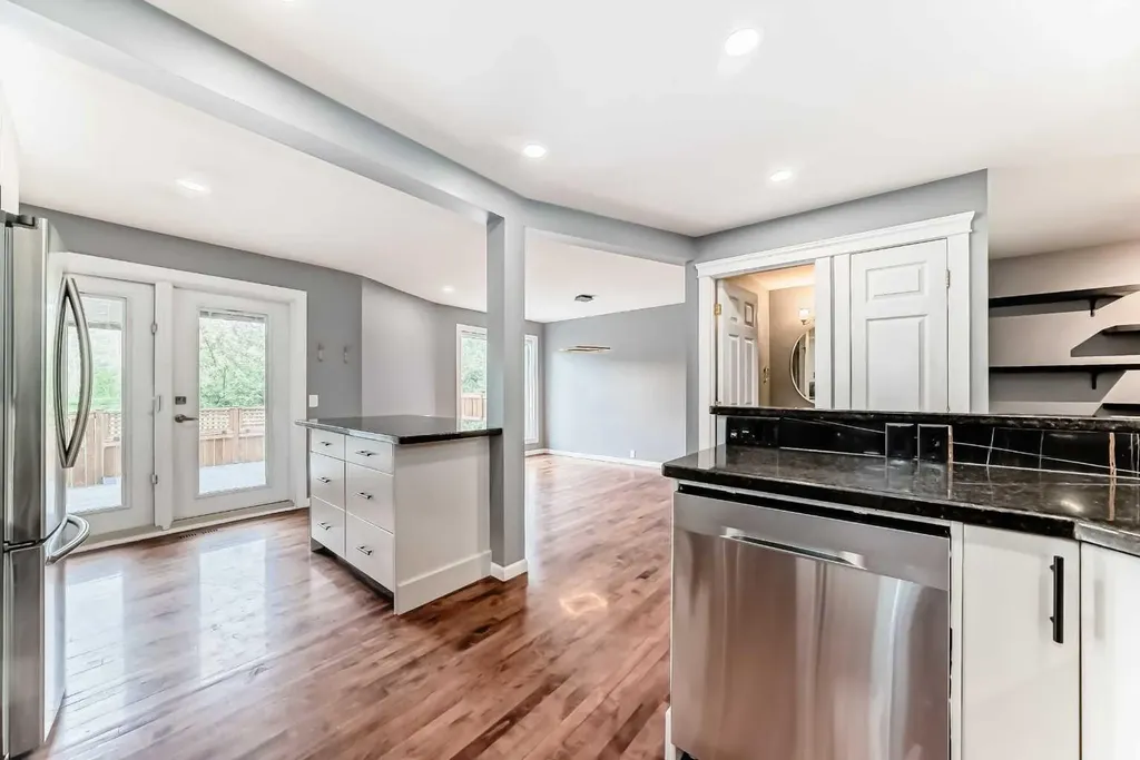 572 Point Mckay Grove NW Calgary AB t3b5c5