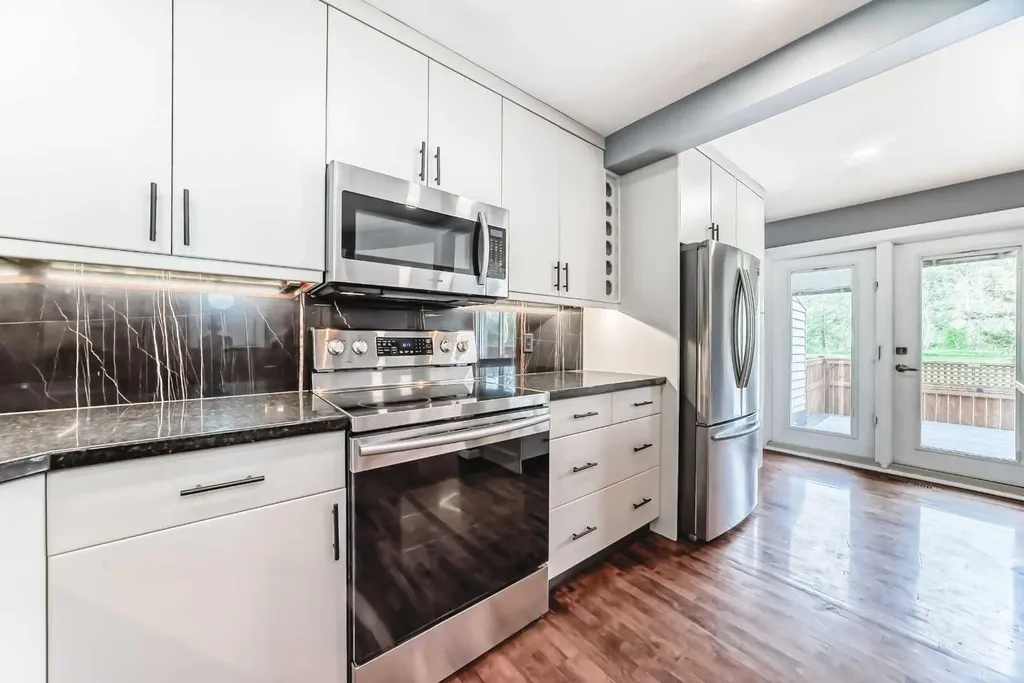 572 Point Mckay Grove NW Calgary AB t3b5c5