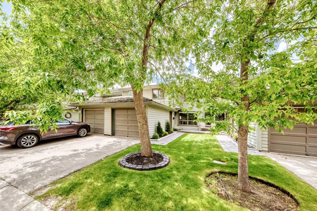 572 Point Mckay Grove NW Calgary AB t3b5c5