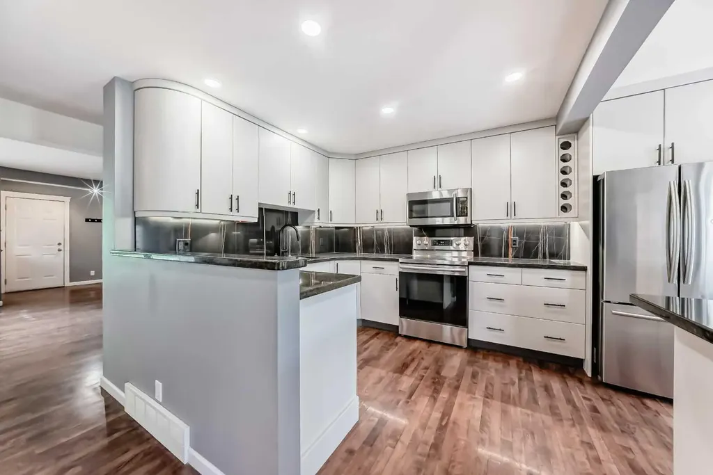 572 Point Mckay Grove NW Calgary AB t3b5c5