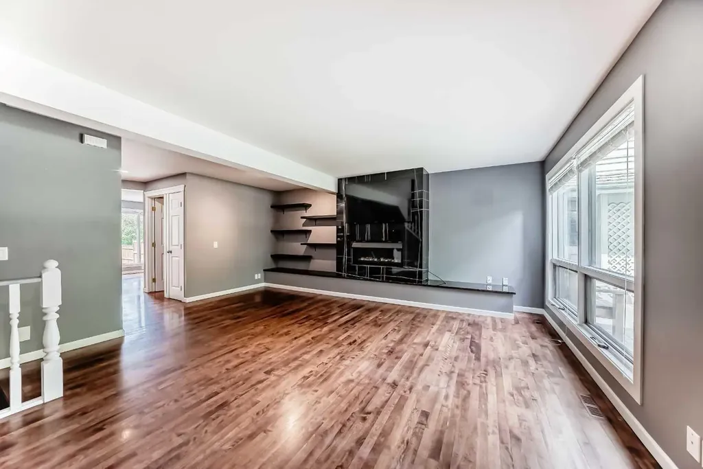 572 Point Mckay Grove NW Calgary AB t3b5c5