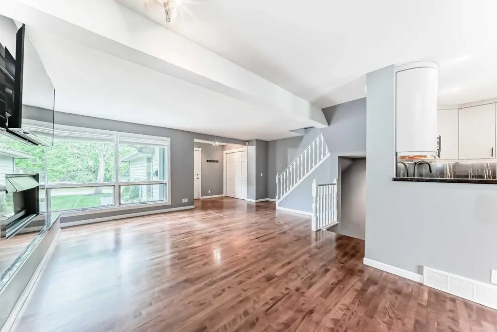 572 Point Mckay Grove NW Calgary AB t3b5c5