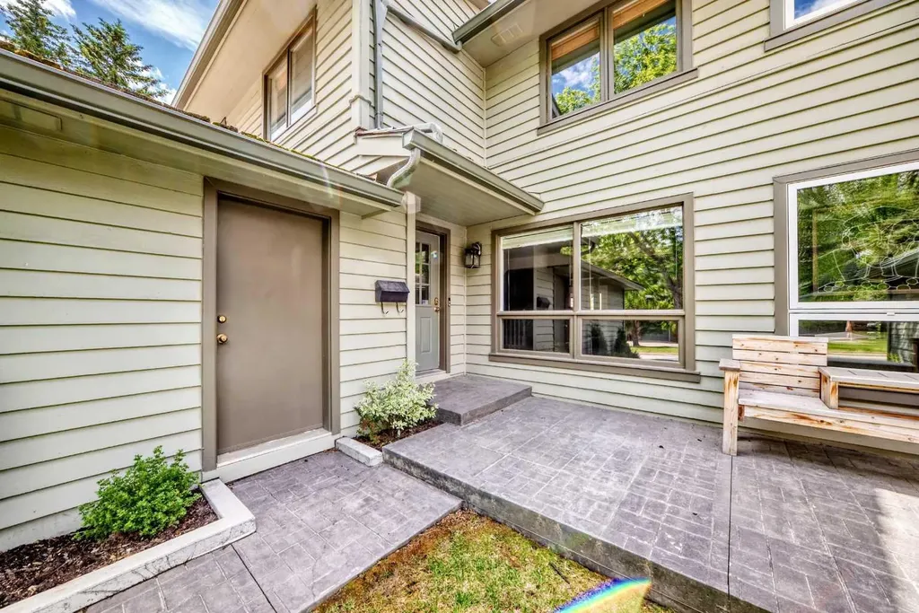 572 Point Mckay Grove NW Calgary AB t3b5c5