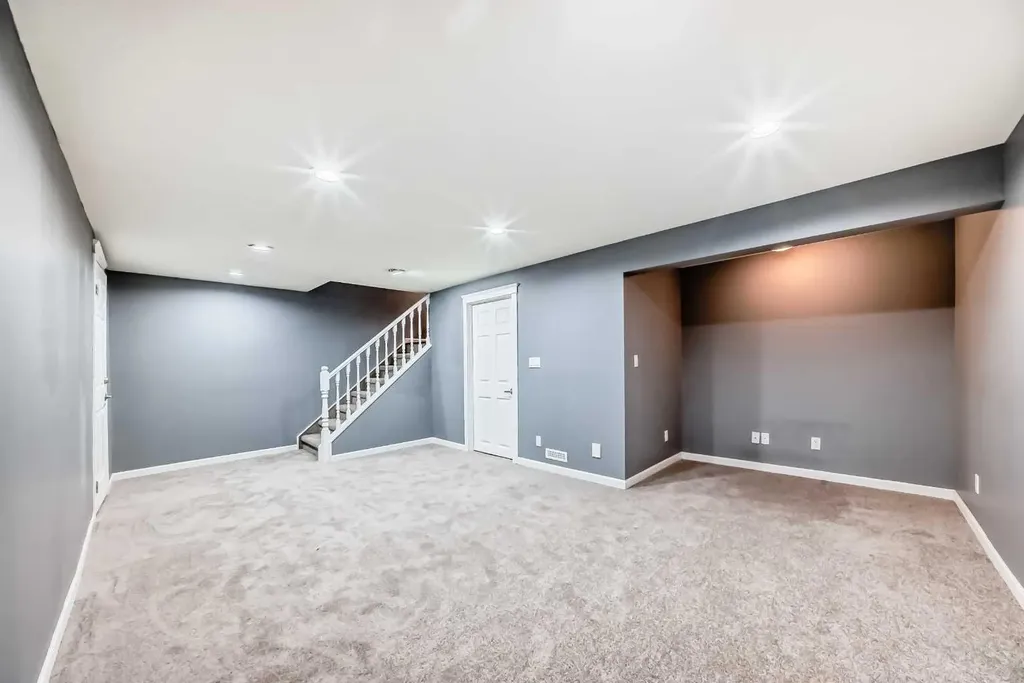 572 Point Mckay Grove NW Calgary AB t3b5c5