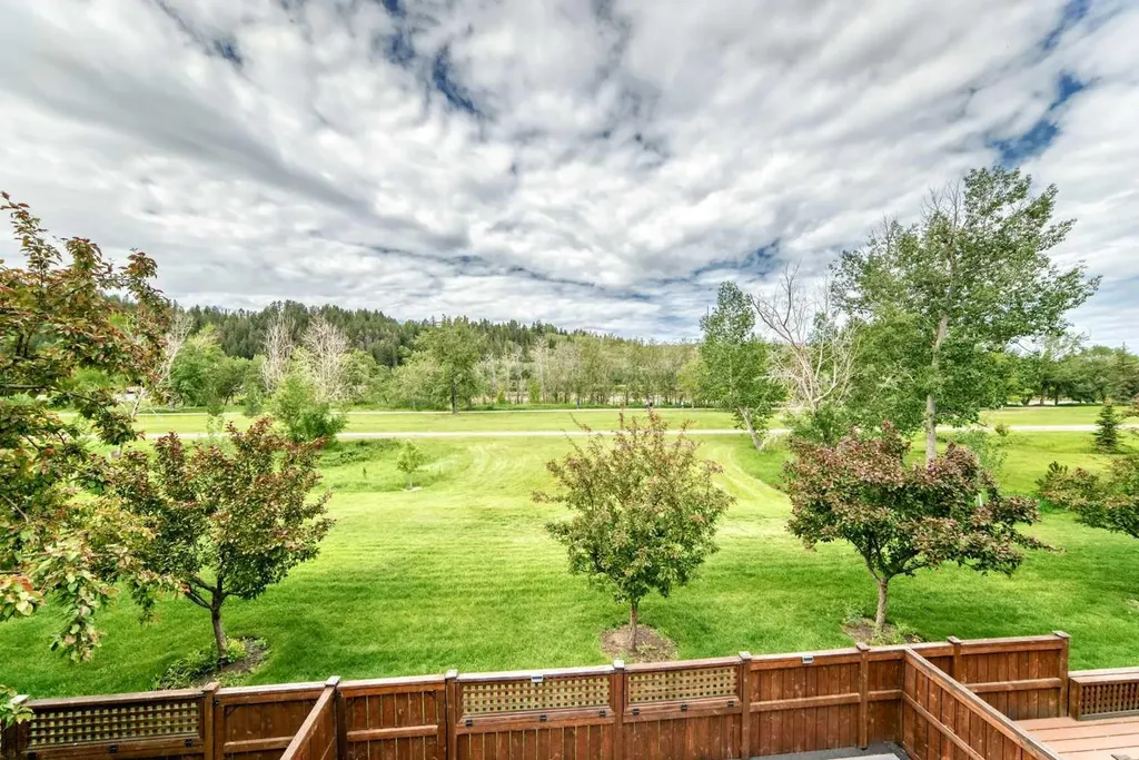 572 Point Mckay Grove NW Calgary AB t3b5c5