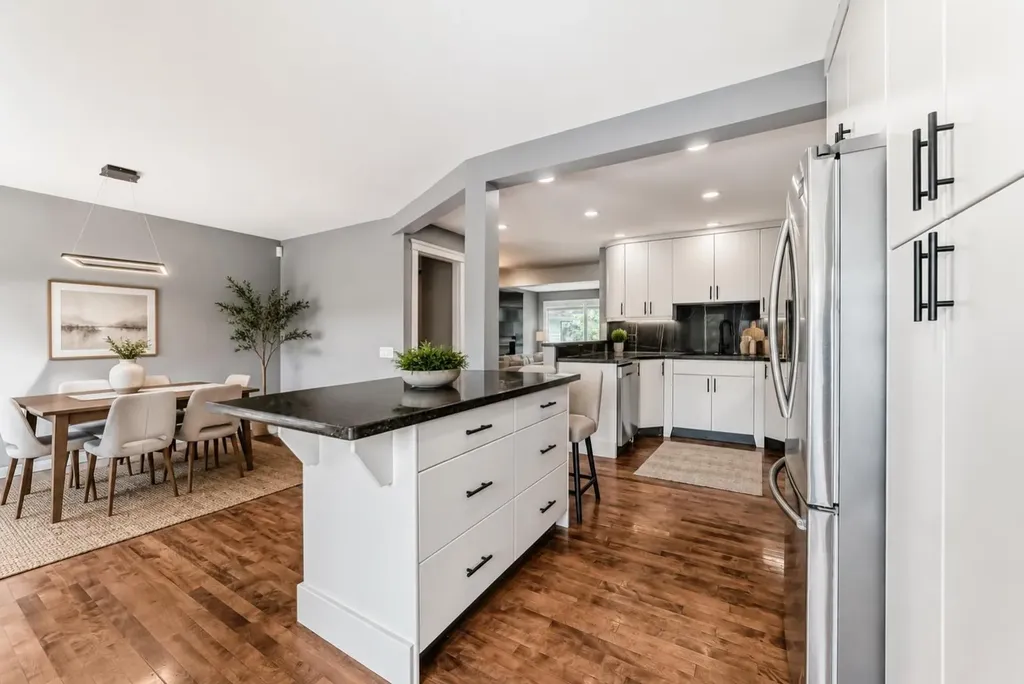 572 Point Mckay Grove NW Calgary AB t3b5c5