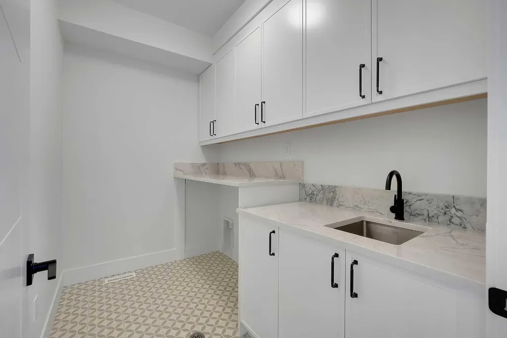 518 34a Street NW Calgary AB T2N 2Y5