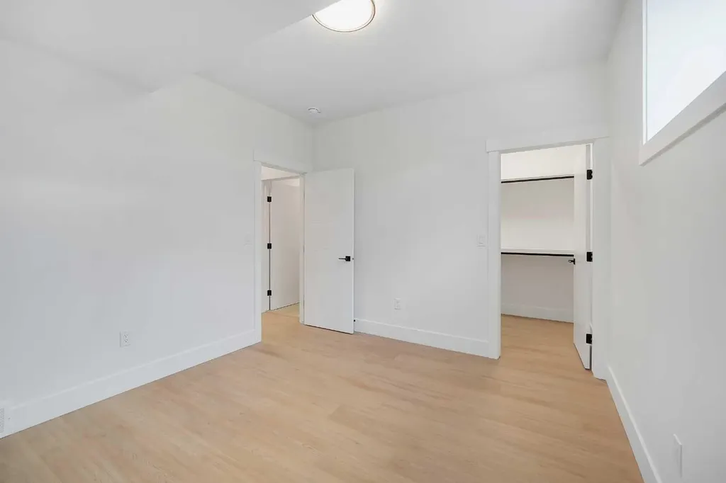 518 34a Street NW Calgary AB T2N 2Y5