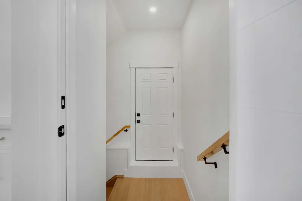 518 34a Street NW Calgary AB T2N 2Y5