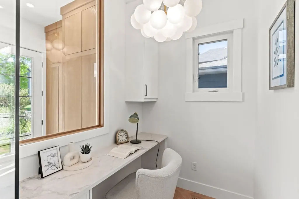 520 34a Street NW Calgary AB T2N 2Y5