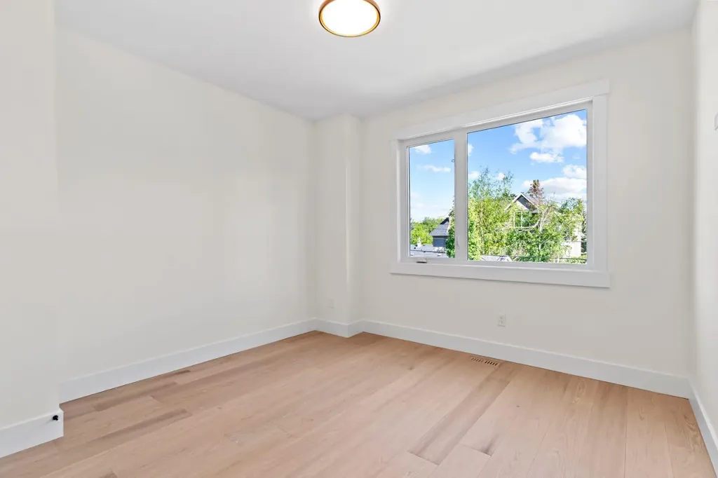 520 34a Street NW Calgary AB T2N 2Y5