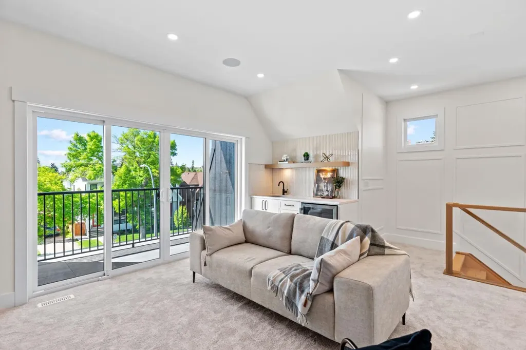 520 34a Street NW Calgary AB T2N 2Y5