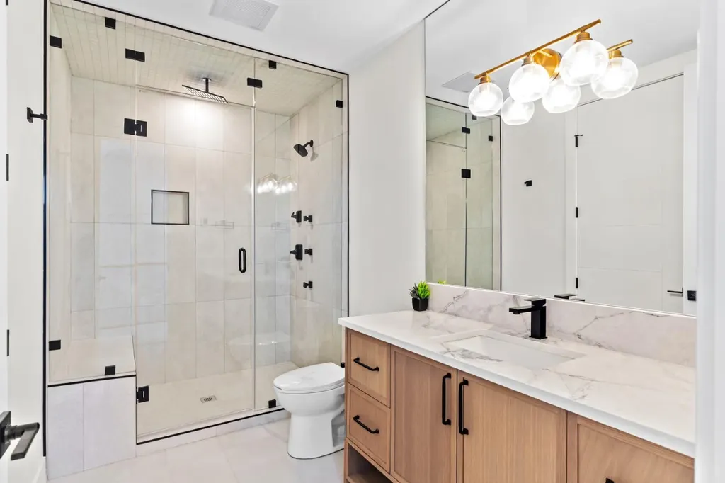 520 34a Street NW Calgary AB T2N 2Y5