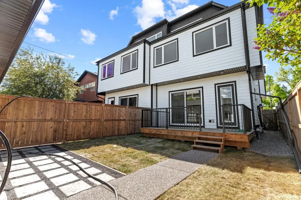 520 34a Street NW Calgary AB T2N 2Y5