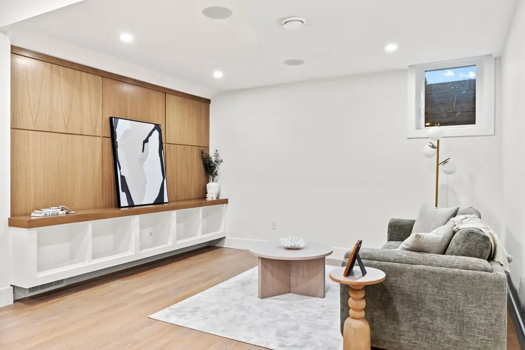 520 34a Street NW Calgary AB T2N 2Y5