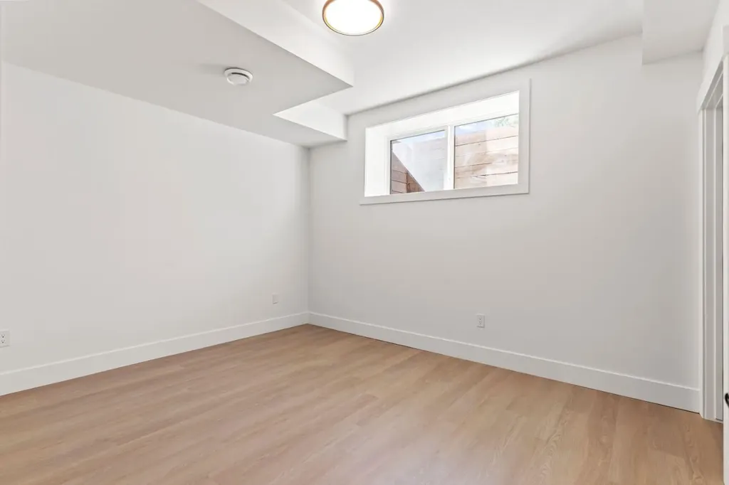 520 34a Street NW Calgary AB T2N 2Y5